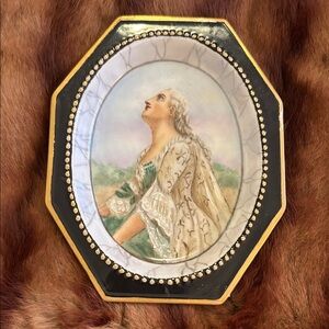 Portrait Ring Tray with Gold Accents